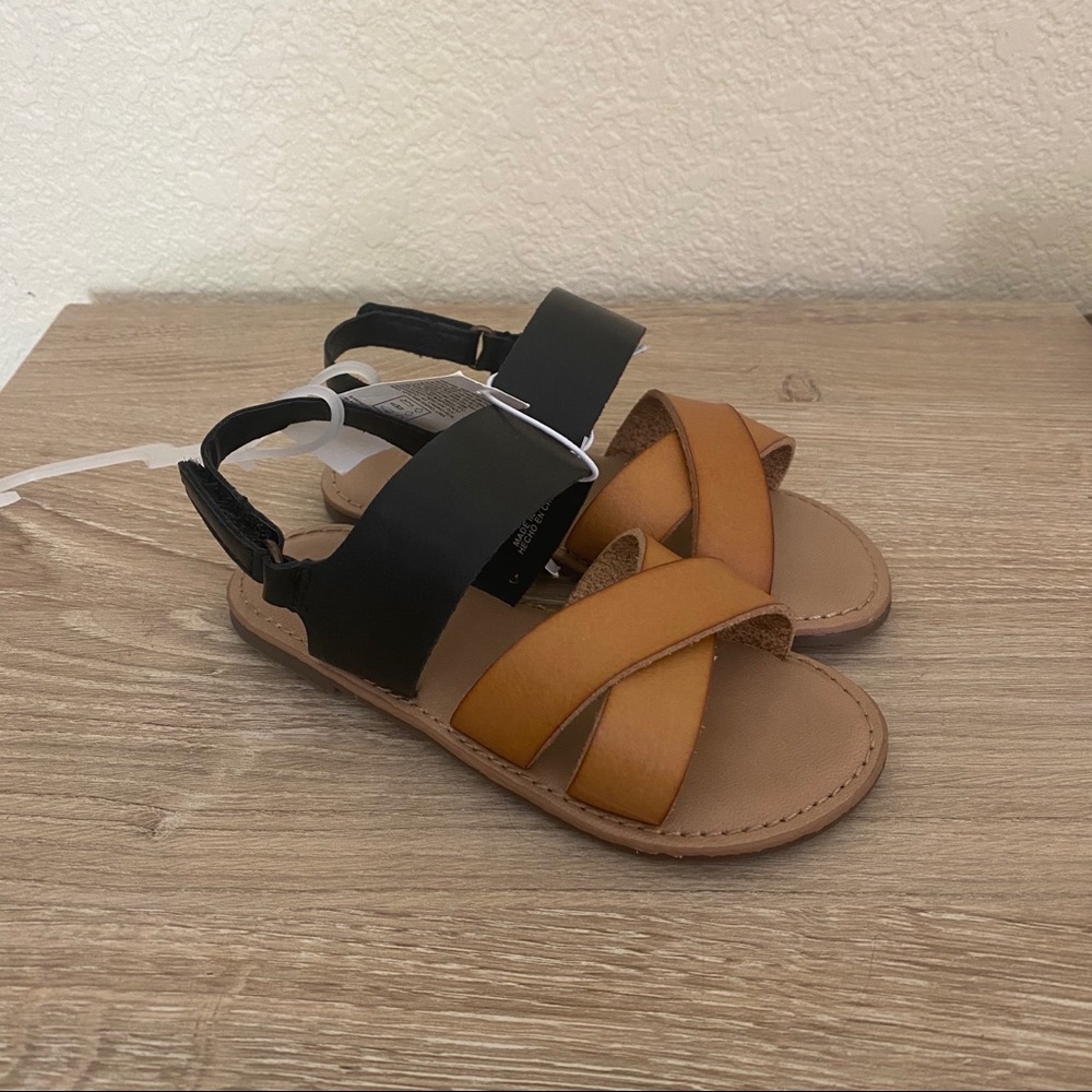 NWT Black and Tan crisscross front sandals